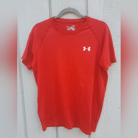 Under Armour Loose Heat Gear Red Short Sleeve Shirt Size Small - Picture 1 of 4